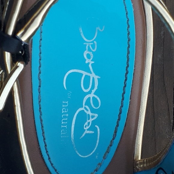 Naturalizer Flat Thong Sandals - Picture 5 of 8